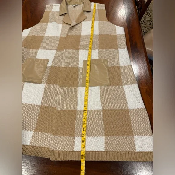 NWOT Tan and Cream Checkered Women's sweater long length vest. Size 24W - Picture 10 of 10
